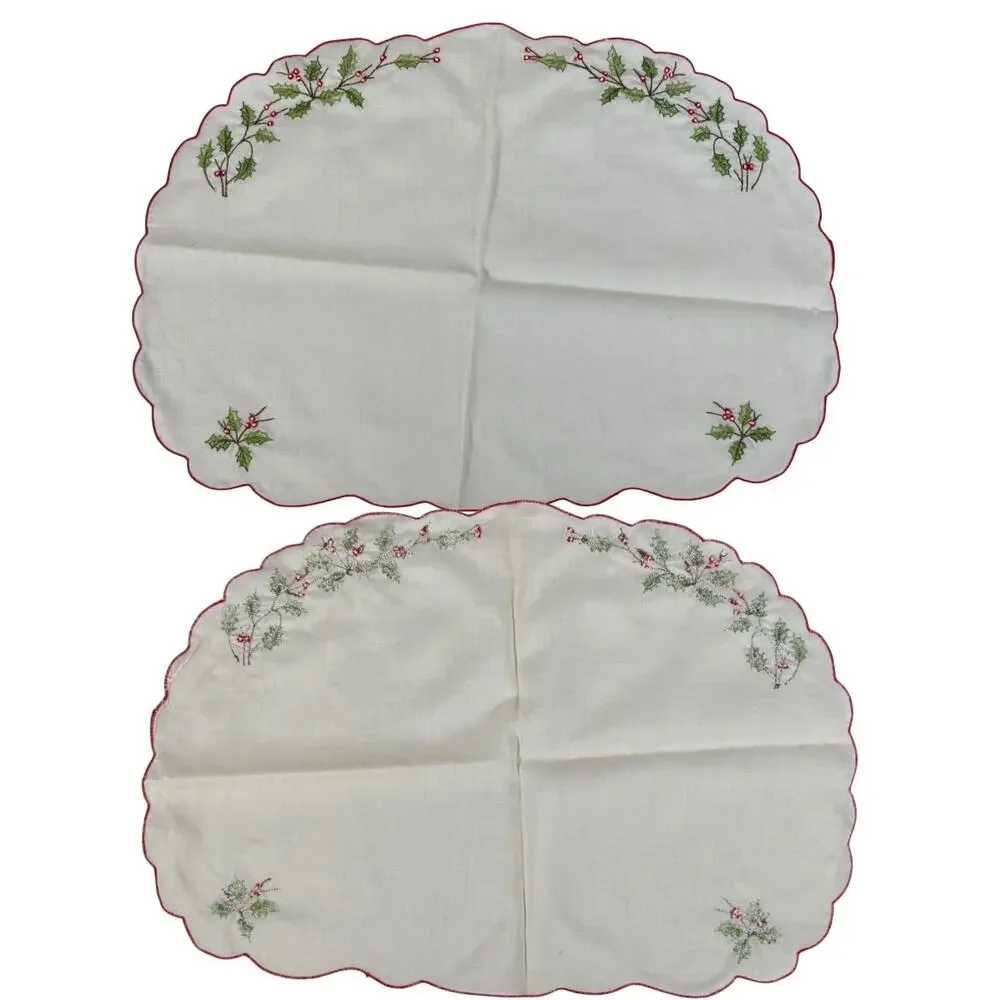 VTG Set of 4 Christmas Placemats and 4 Napkins Holly Linen White Red Dining Room